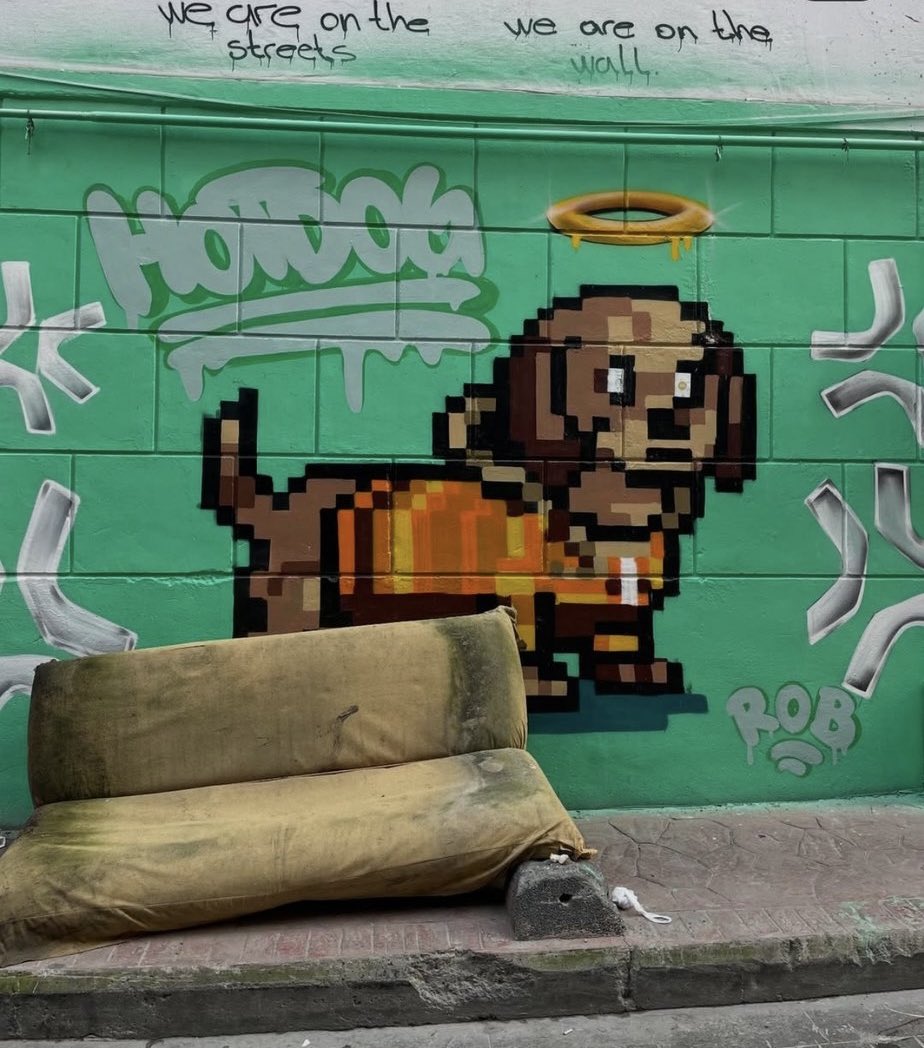 HotDogs graffiti out on the street