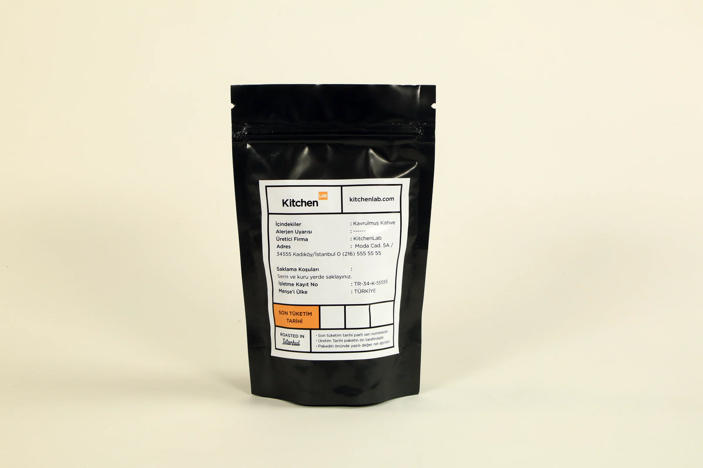 Back of the black coffee pouch with a white KitchenLAB label listing contents, storage and origin in Turkish.